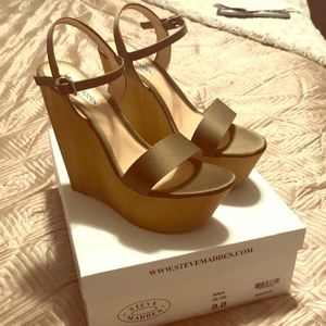 Steve Madden olive wedges- they run small!